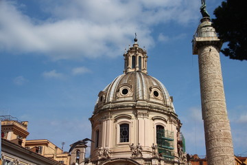 Fototapeta na wymiar Roma, Colonna Traiana e chiesa di Santa Maria in Loreto