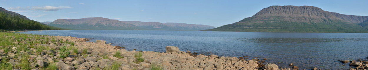 Fototapeta na wymiar Lake panorama on the Putorana plateau.