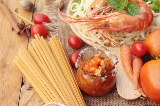 Spaghetti with shrimp and tomato sauce delicious.