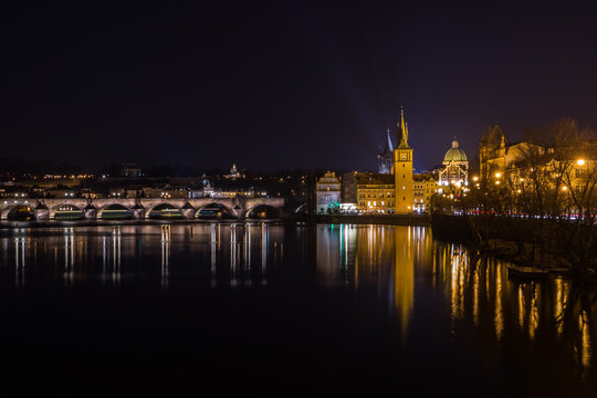 Prag bei Nacht