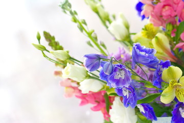 Fototapeta na wymiar Bouquet of spring flowers