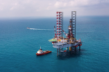 Offshore oil rig drilling platform/Offshore oil rig drilling platform in the gulf of Thailand