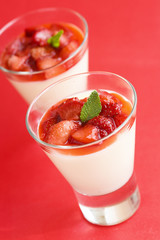 Vanilla panna cotta with strawberry compote