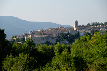 Fototapeta na wymiar F, Provence, Vaucluse, Blick auf Sault
