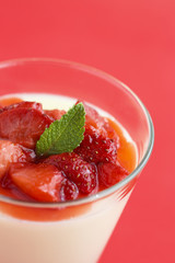 Vanilla panna cotta with strawberry compote