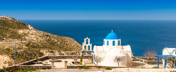 Obraz premium Petite chapelle orthodoxe à Santorin, Les Cyclades en Grèce