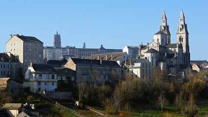 Rodez, l'église Sacré-Cœur et le clocher de la  cathédrale Notre Dame 