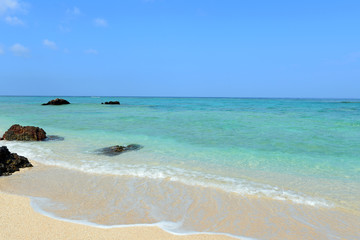 沖縄の美しい海とさわやかな空