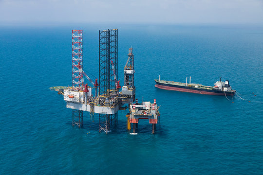 Offshore oil rig drilling platform