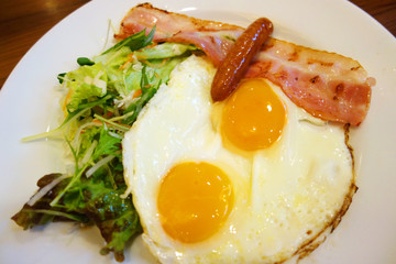 ベーコン と玉子