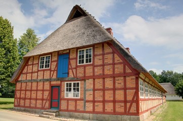 Fototapeta na wymiar maison traditionnelle de l'Allemagne du nord
