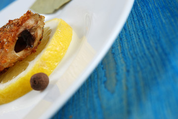 Grilled fish with lemon