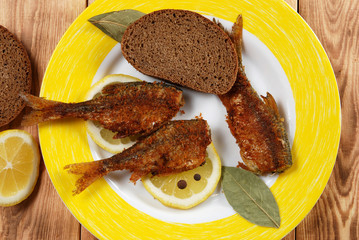 fried fish with lemon