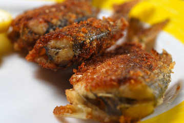 fried fish with lemon