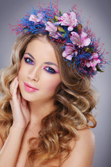 Naklejka premium Beautiful young woman in wreath