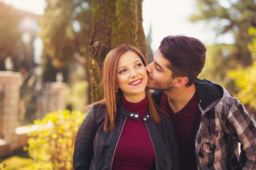 Fototapeta premium Happy couple smiling in park on a sunny day