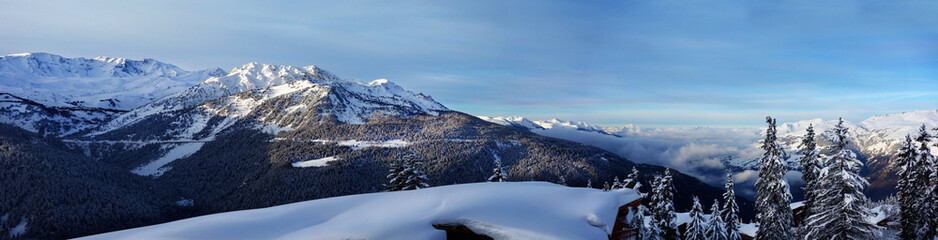 Vue panoramique sur les Arcs dans les Alpes fran&ccedil;aise