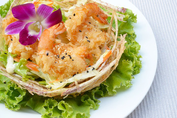 Fried shrimp salad cream in taro basket
