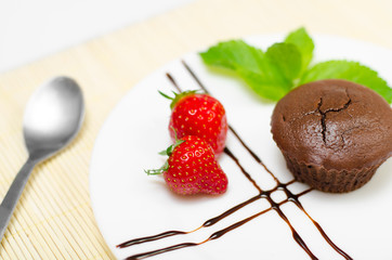 Chocolate cake with strawberries and mint