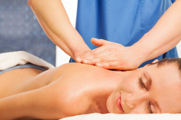 Obraz na płótnie Canvas Beautiful woman in a spa with massage therapy