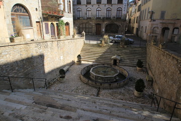 fontaine monolithe de Villefranche-de-Rouergue