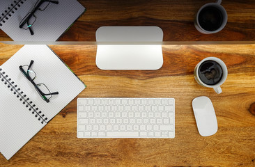 Grosser Monitor mit Spiegelung nach Feierabend