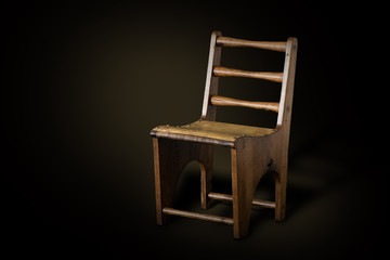 Alter Stuhl aus Holz, Kunst