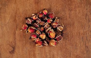 rose tea on the wood background