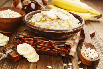 Porridge with bananas