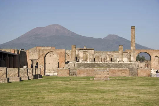 Le Vésuve et la Baie de Naples - Adobe Stock