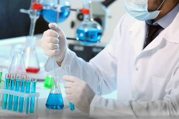Fototapeta premium Serious clinician studying chemical element in laboratory