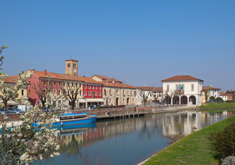 Fototapeta na wymiar Die historische Stadt Sagittaria / Concordia am Fluss Lemene in Venetien / Italien