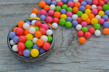 Multicolored dragee scattered
