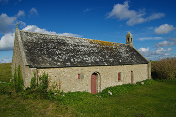 Fototapeta na wymiar F, Bretagne, Finistère, Kapelle Saint Gouévroc am Stand Keremma