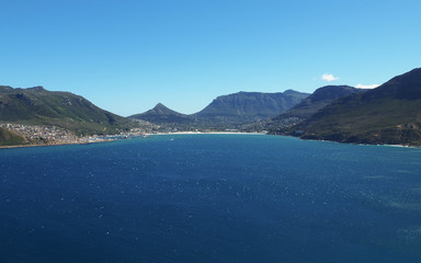 Naklejka premium Blue sky over blue ocean