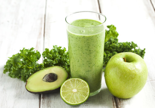 Green juice. Healthy drink.