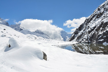 Fototapeta na wymiar Непал, Гималаи, горный пейзаж на высоте 4500 над уровнем моря
