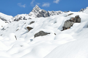 Fototapeta na wymiar Непал, Гималаи, горный пейзаж на высоте 4500 над уровнем моря