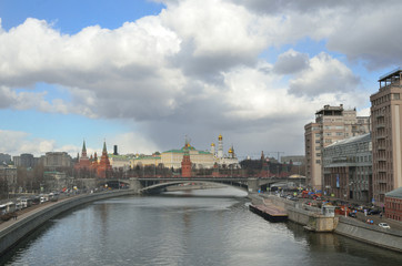 Fototapeta na wymiar Московский кремль в пасмурную погоду