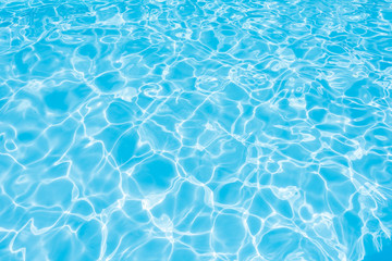 Obraz premium Pattern of water surface in swimming pool