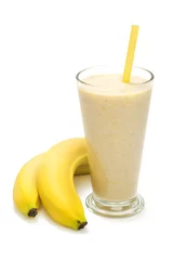 Fototapete Milchshake Bananenmilch-Smoothie auf weißem Hintergrund