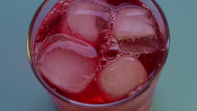 Eisgek&uuml;hlter Holundersaft