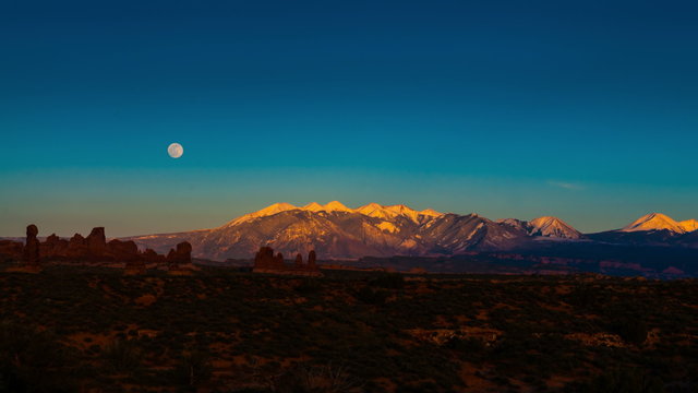 Arches National Park Utah Full Moon Rising above La Sal Mountains Time-lapse 4k
