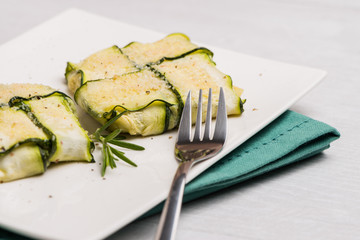 Interlaced courgettes or zucchini slices