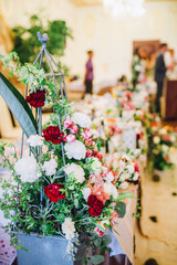 Fototapeta na wymiar Elegant Wedding decorations with flowers