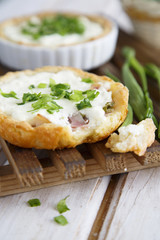 Tart with ham, onion and cheese