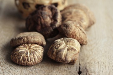 heap dried shiitake mushrooms
