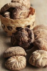heap dried shiitake mushrooms