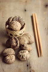 heap dried shiitake mushrooms