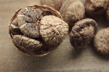 heap dried shiitake mushrooms